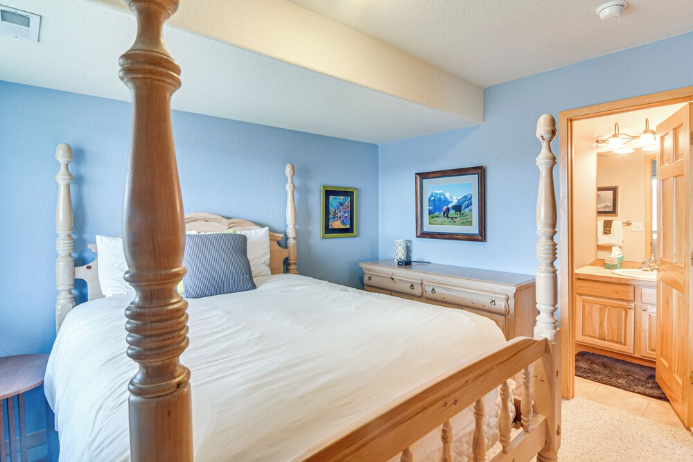 Spacious Fraser Duplex w/ Fireplace & Scenic Views