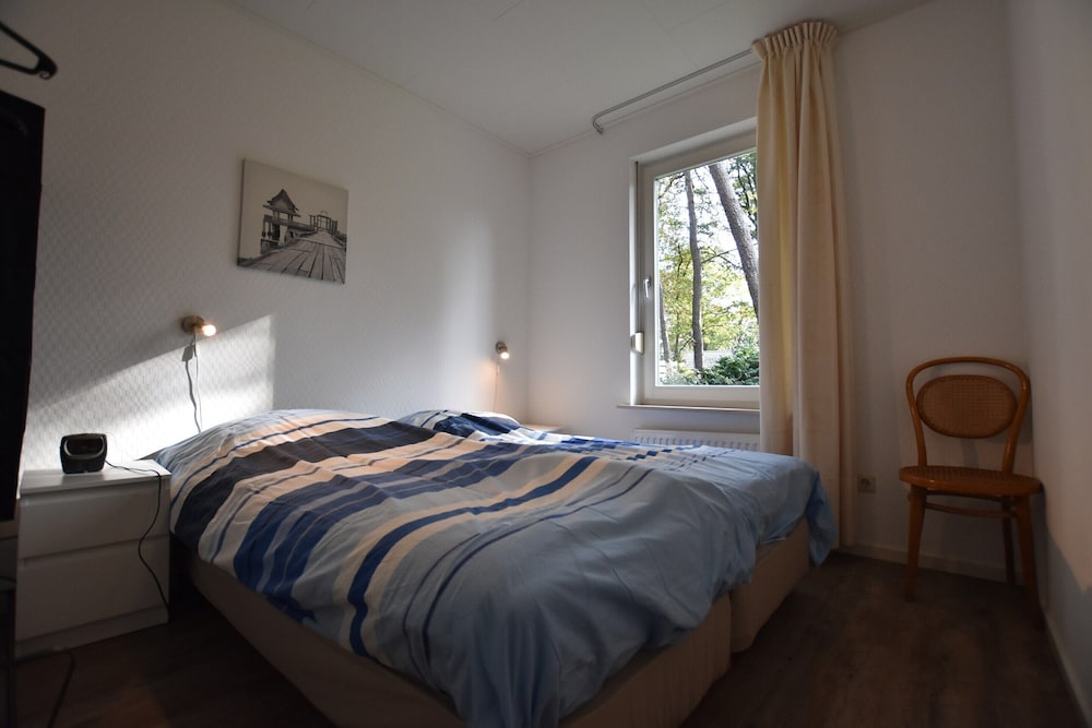Alluring Holiday Home in Reutum-Weerselo with Hot Tub
