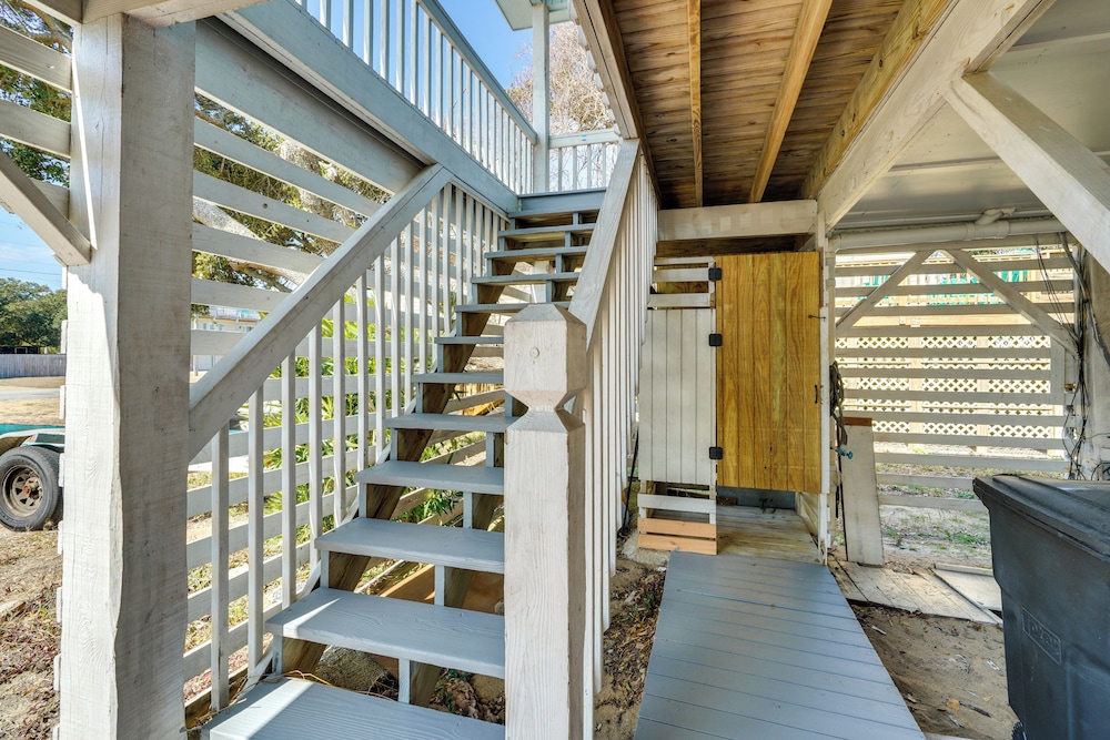 Steps to Beach: Centrally Located OBX Home!