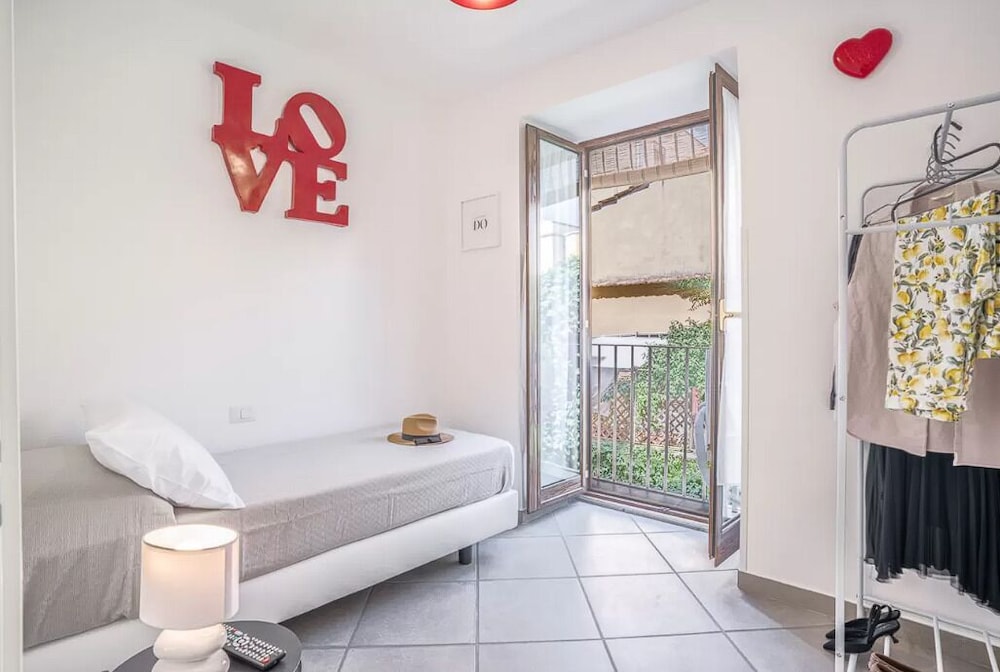 Two Bedrooms Apt In Sorrento Center With Balcony