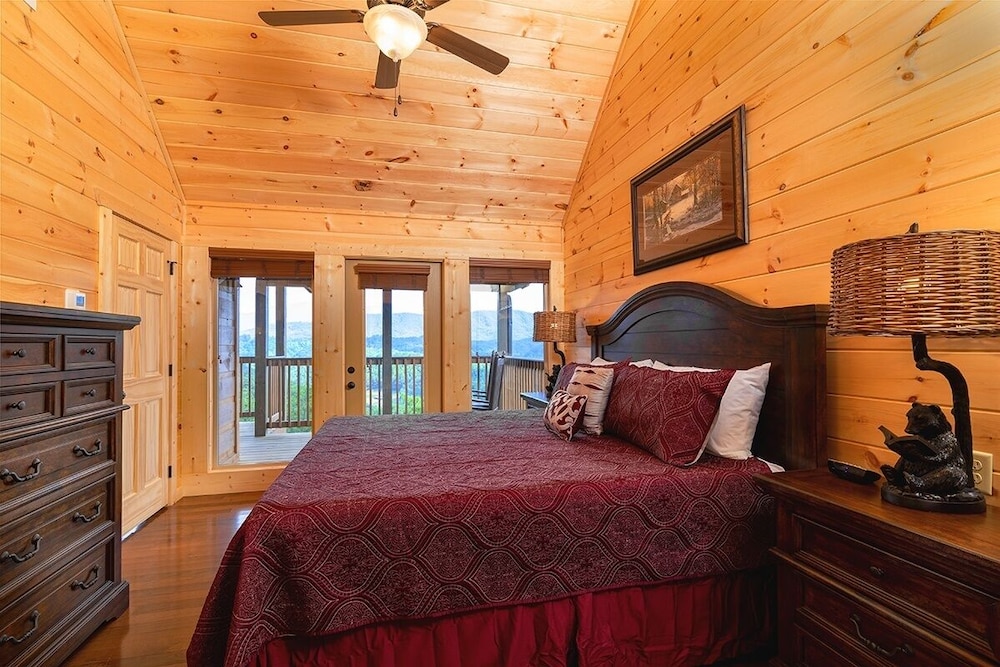 Majestic Mountain View - 4 Bedrooms, 4.5 Baths, Sleeps 12 4 Cabin by RedAwning view 3
