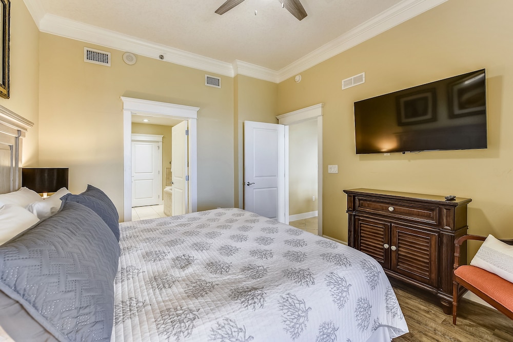 Grand Panama Beach Resort by Book That Condo