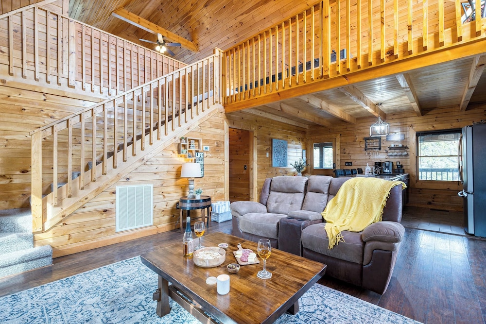 Mountains are Calling by Avantstay Sleeps 8 Hot Tub + Game Loft Located in Douglas Lake Resort