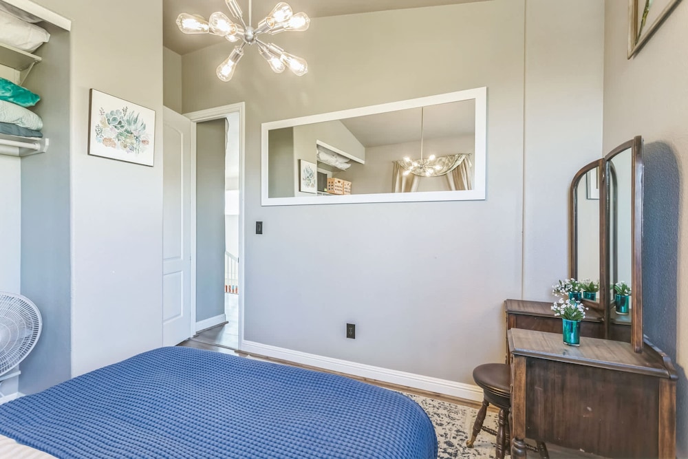 Beautiful Sunsets at 3BR Villa in Reno