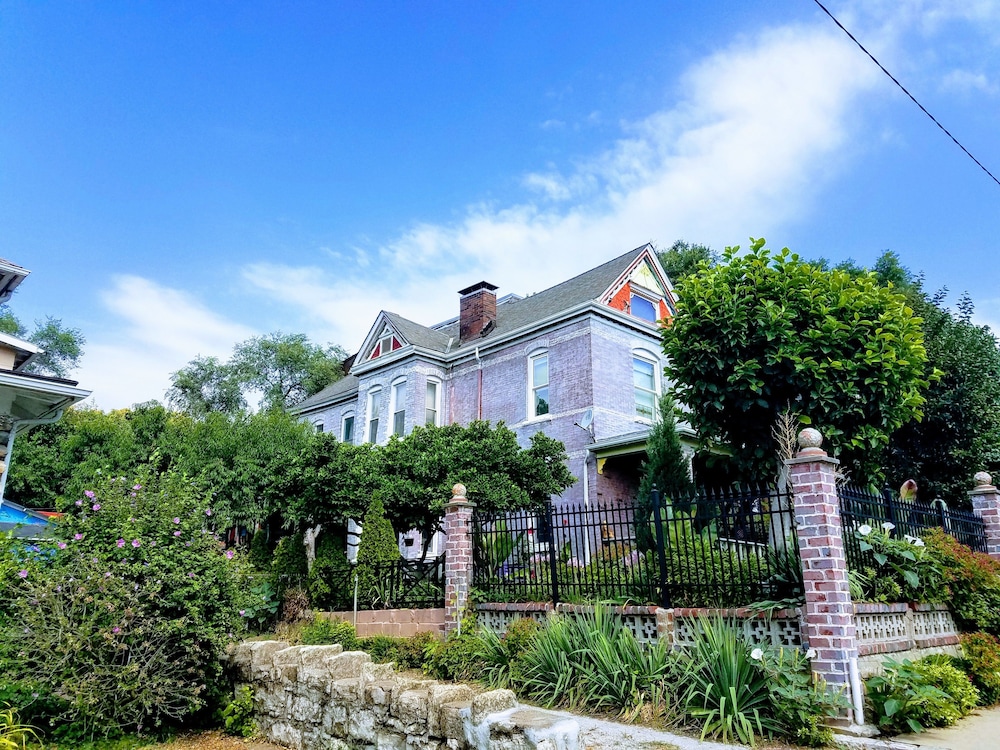 Hotel 1812 Overture B&B - Image 1