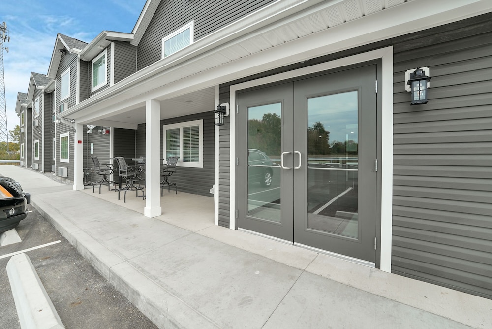 Holmes Suites Inn Columbus Pataskala - I-70 East - Property Image 9