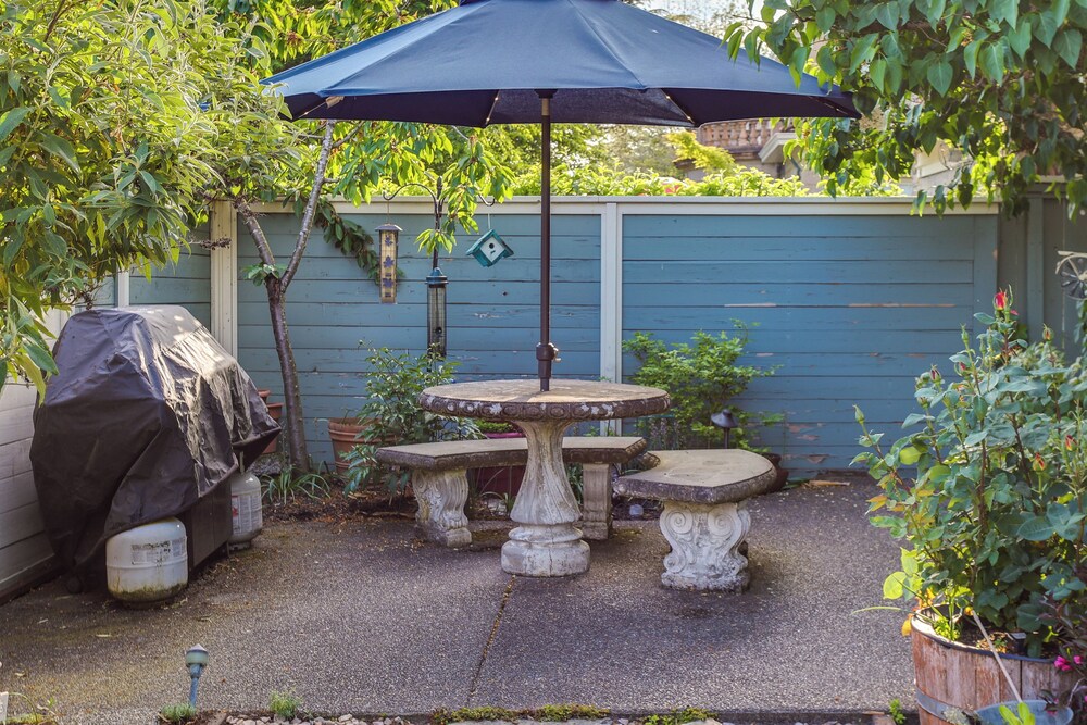 Serene Tacoma Home w/ Furnished Deck  Views! - Property Image 1