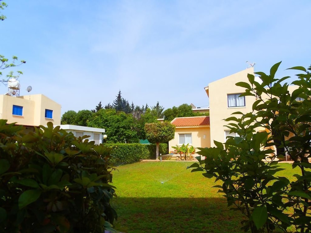 Light & Blue Gardens Apartments
