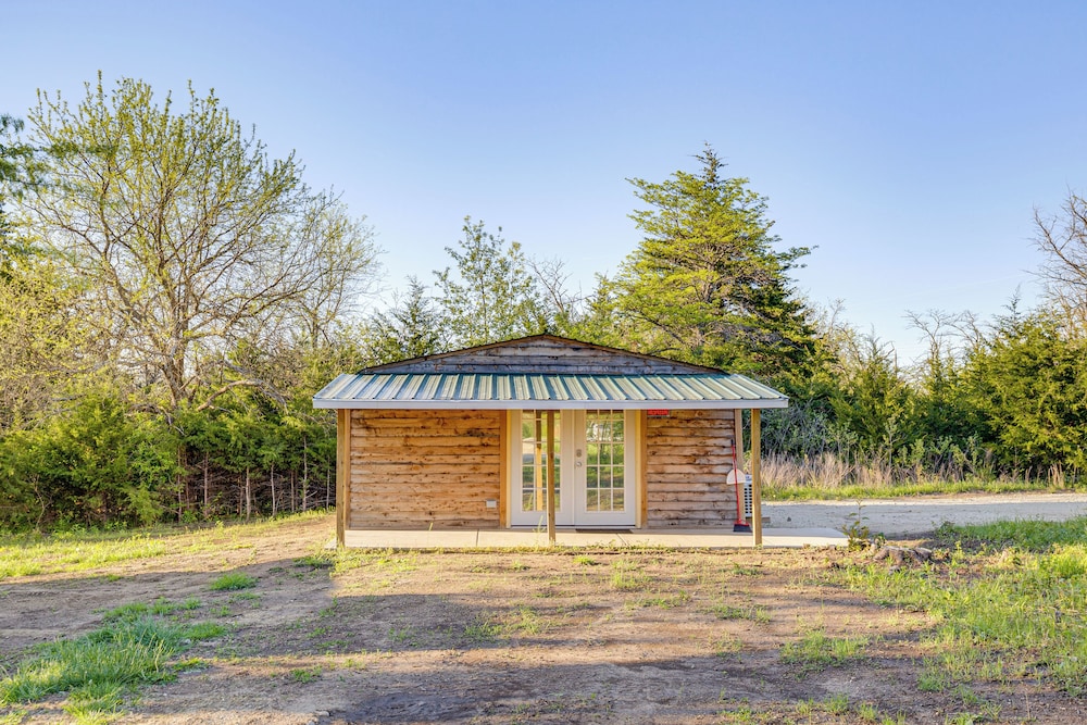 Peaceful Cabin Retreat Near Prairie Band Casino