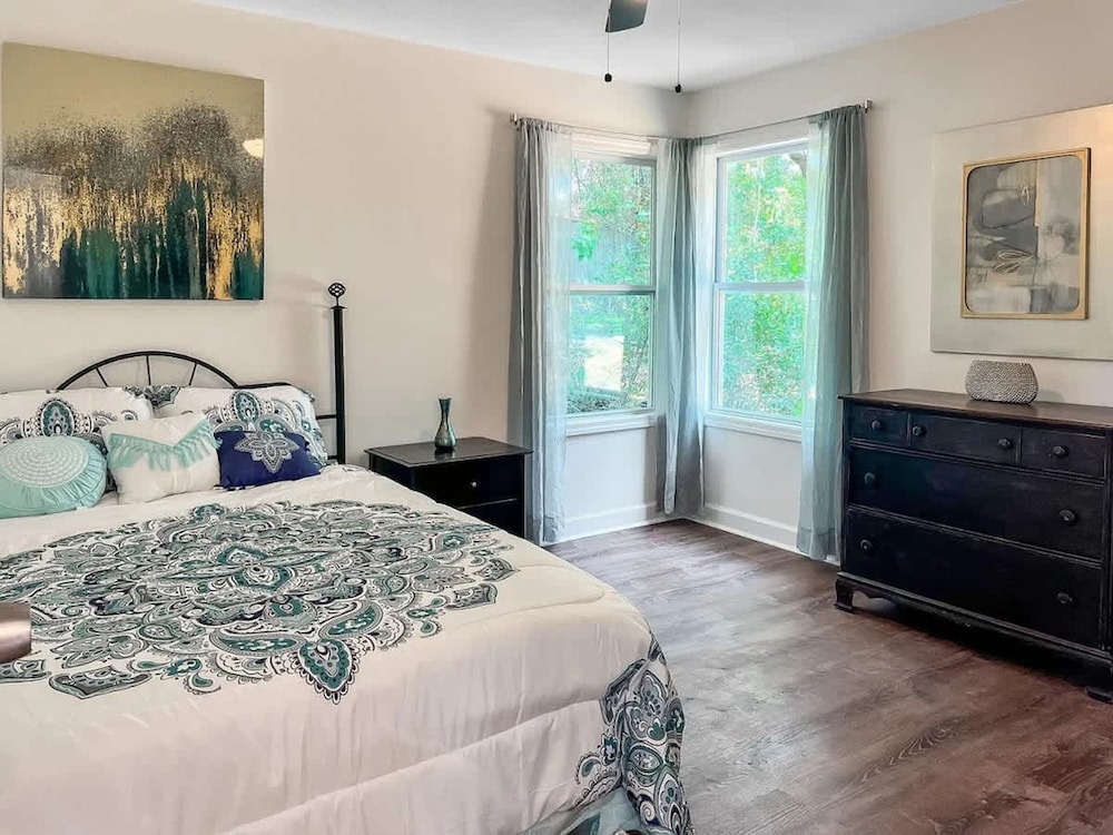 Southern Charm Estate Min From Shopping Beaches