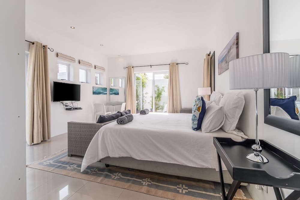 Greenways Beach House