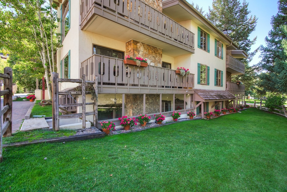 Cozy Riva Ridge Condo with 1 BR in Vail Village by RedAwning - Save 20% on 7+ Nights!