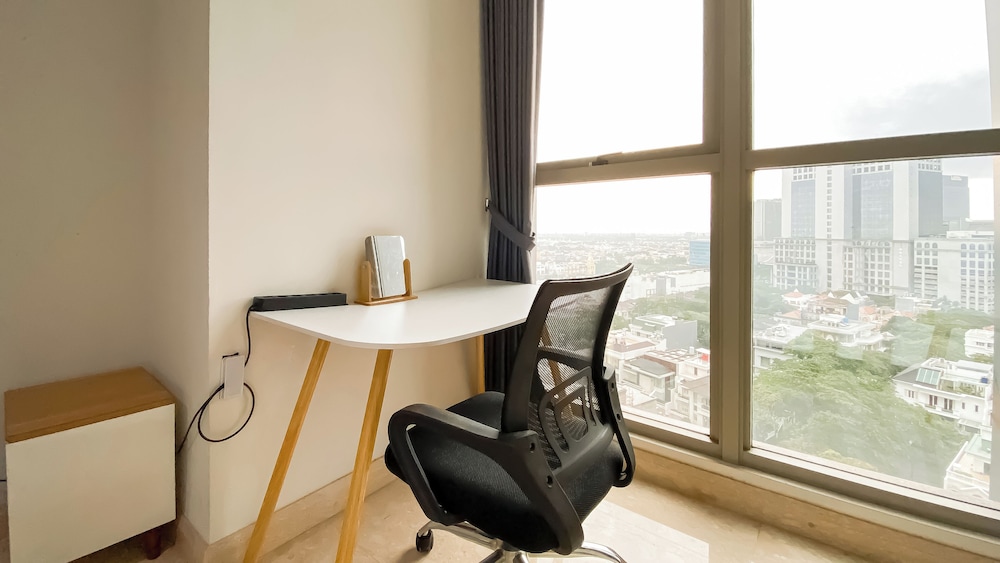 Cozy And Best Location 1Br Gold Coast Apartment