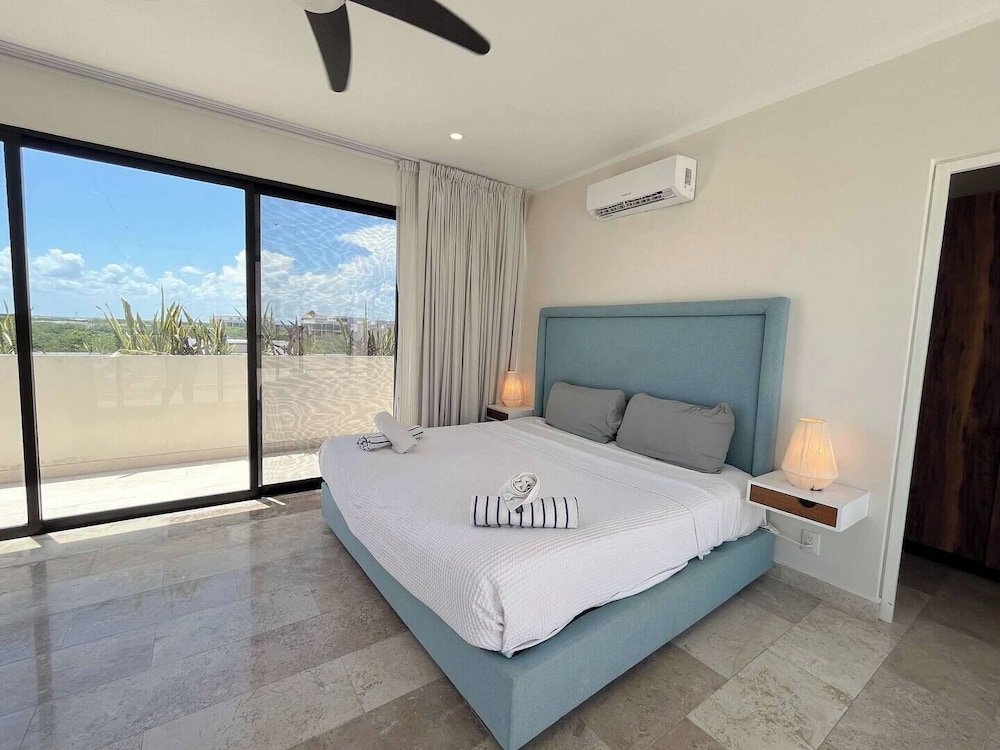 Spacious Penthouse at Viva Residences