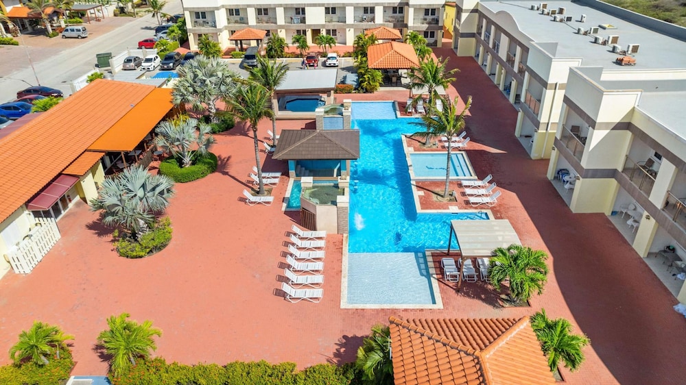 Cozy Bliss Condo w Pool Steps From Eagle Beach