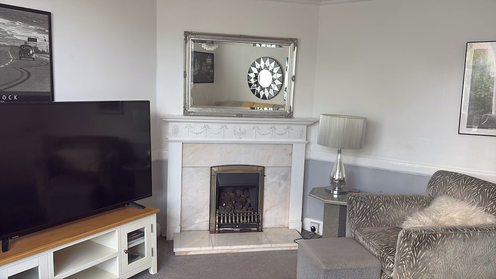 10 Guests - 5 Bedrooms - Free Parking - Petok