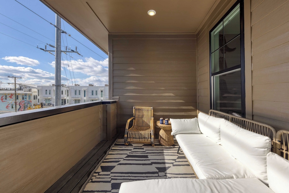 98 Degrees by Avantstay Covered Balcony Lounge Newly Built 4bdr Home