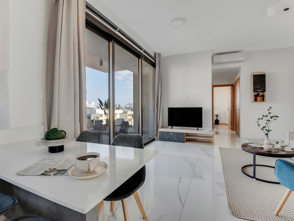 Sanders Palama - Cute 2-bdr Penthouse Apt