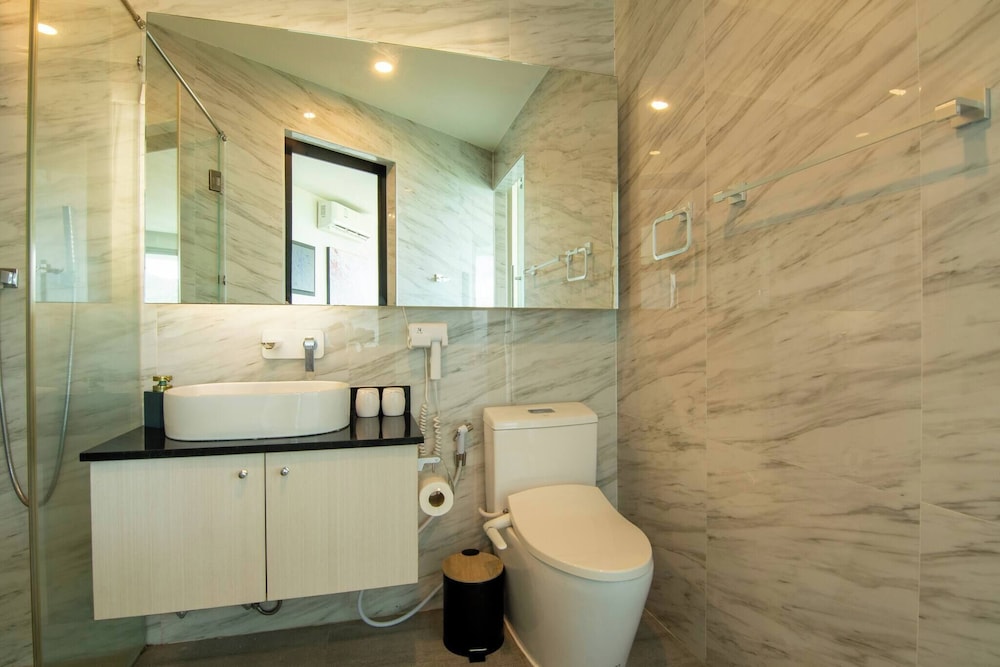 Modern Condo With Full sea View, 4 min Walk to Kamala Beach