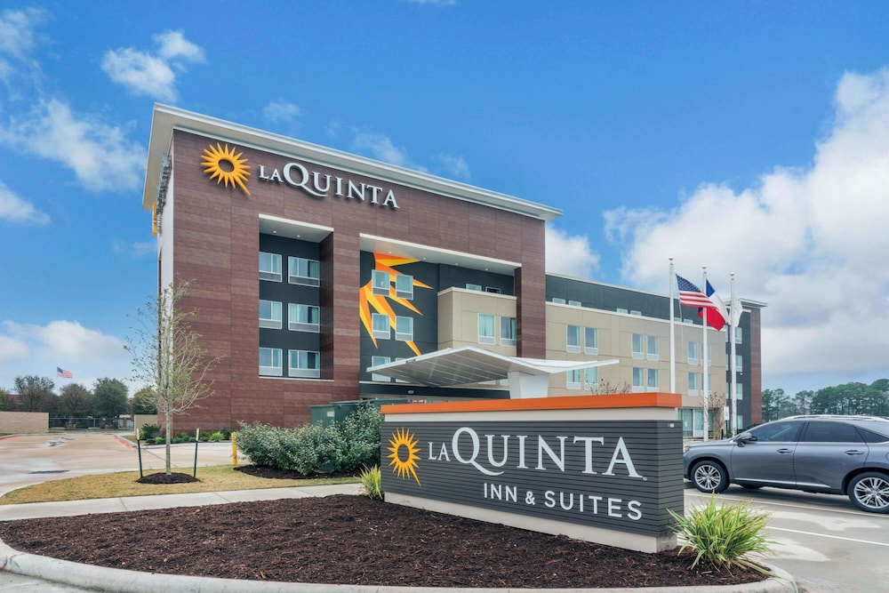 Palm Springs Vacations - La Quinta Inn and Suites by Wyndham Houston Spring South - Property Image 2