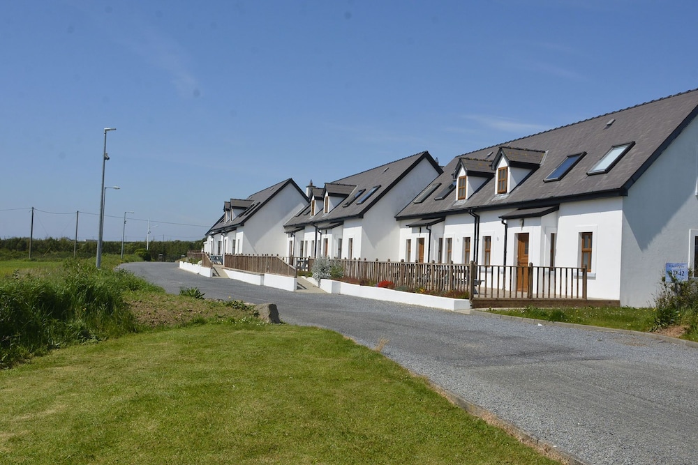 Hookless Holiday Homes