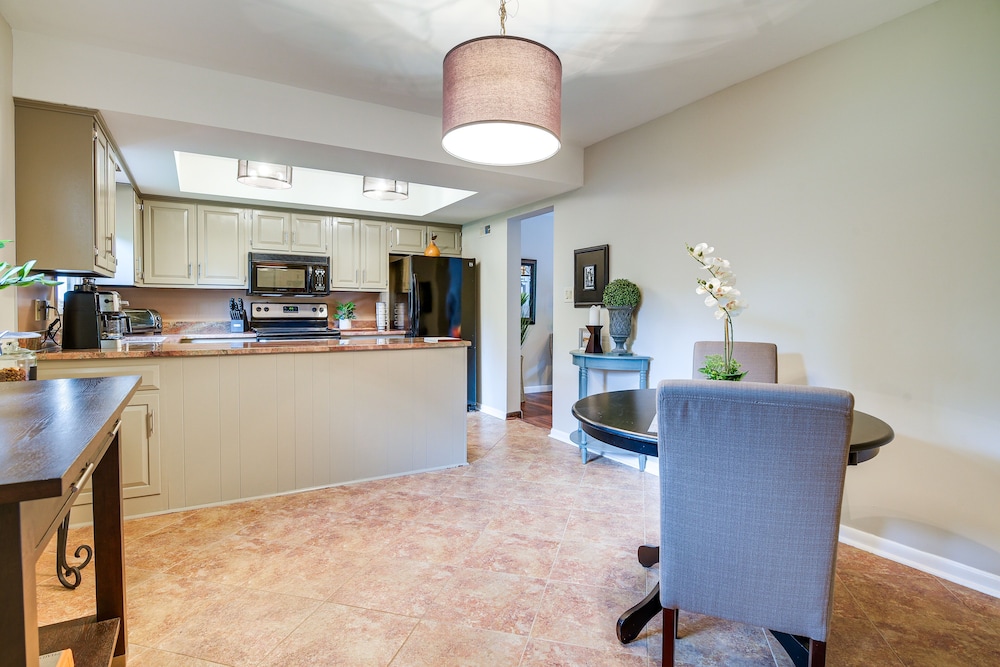 3 Mi to Downtown: Inviting Lancaster Home! view 5