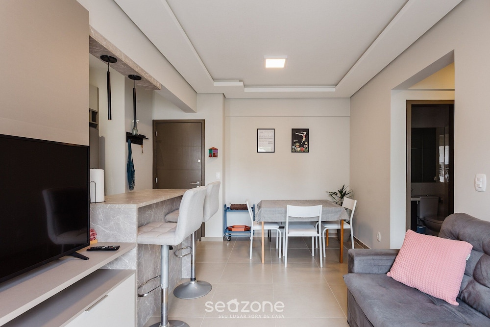 Beautiful apt w Modern Design 400m/udesc - Abz302