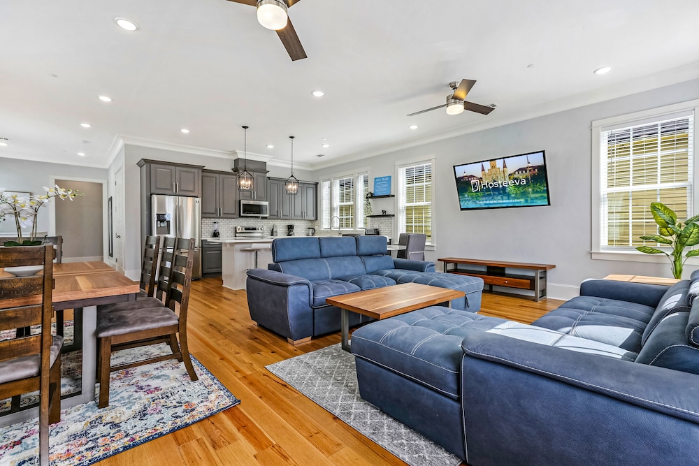 New Orleans Vacations - Stunning 4 5 BRs w Pool by Hosteeva - Property Image 33
