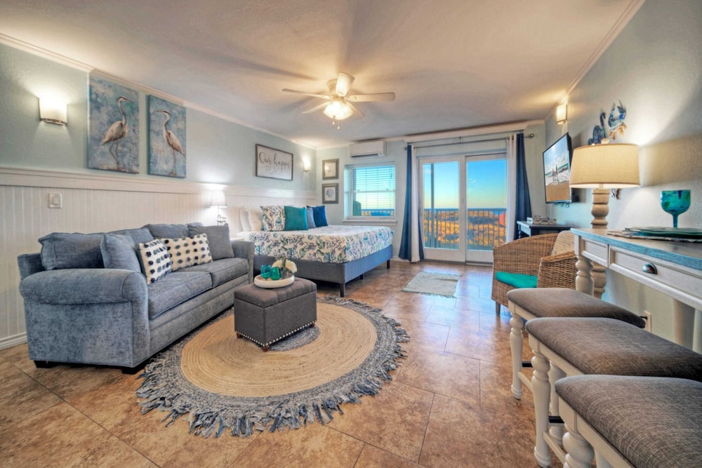 2 Condos in Beachfront Complex Pool, Pickleball+tennis Court, Beach Boardwalk