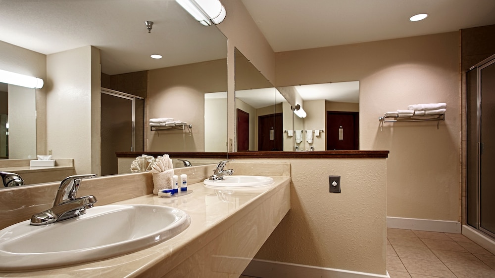 Quality Inn & Suites Carthage near Precious Moments Chapel