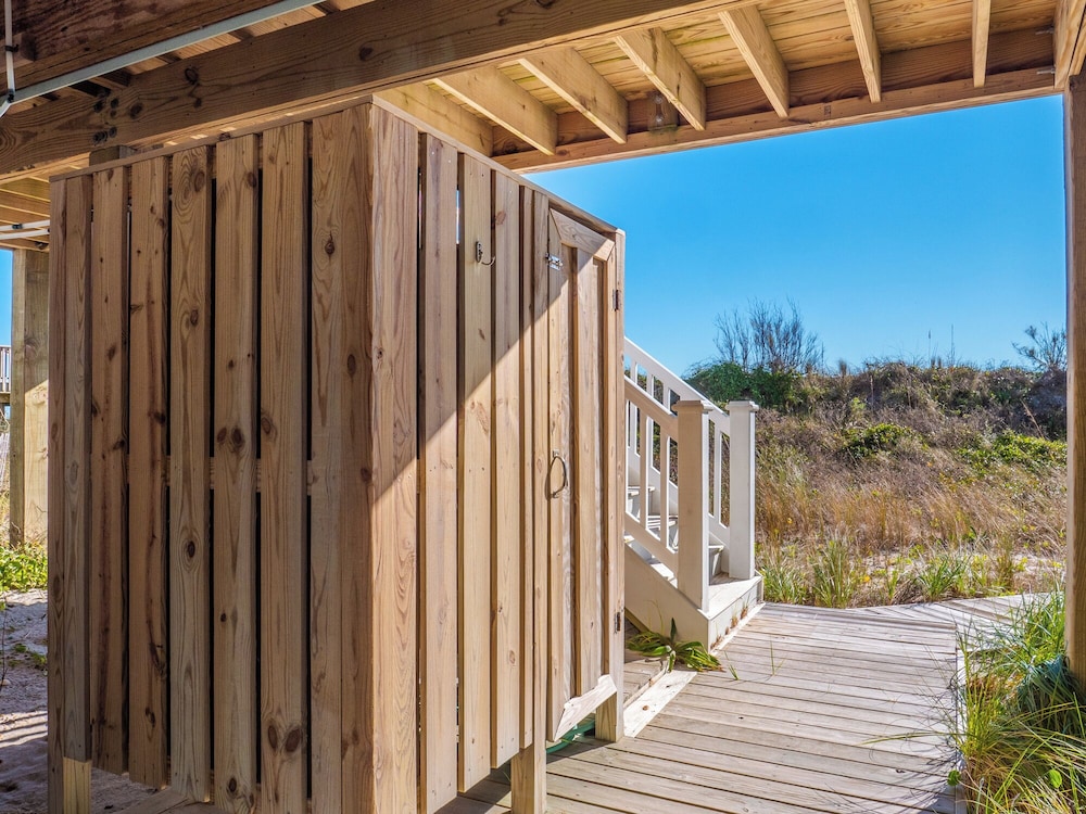 Sandy Feet by Topsail Realty