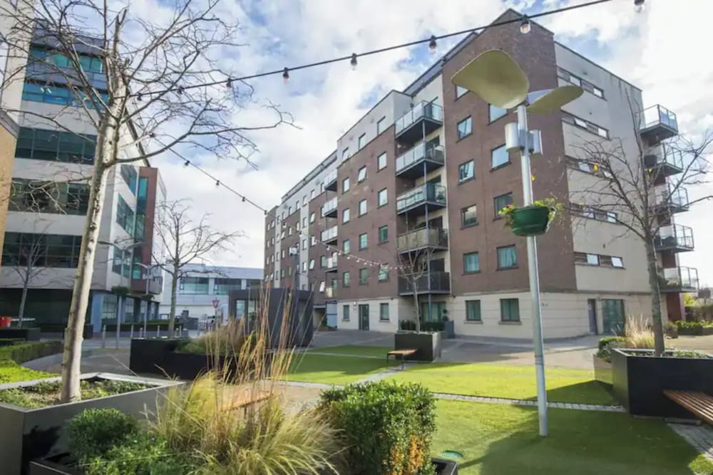 Bright 2BD Flat With Private Balcony - Dublin