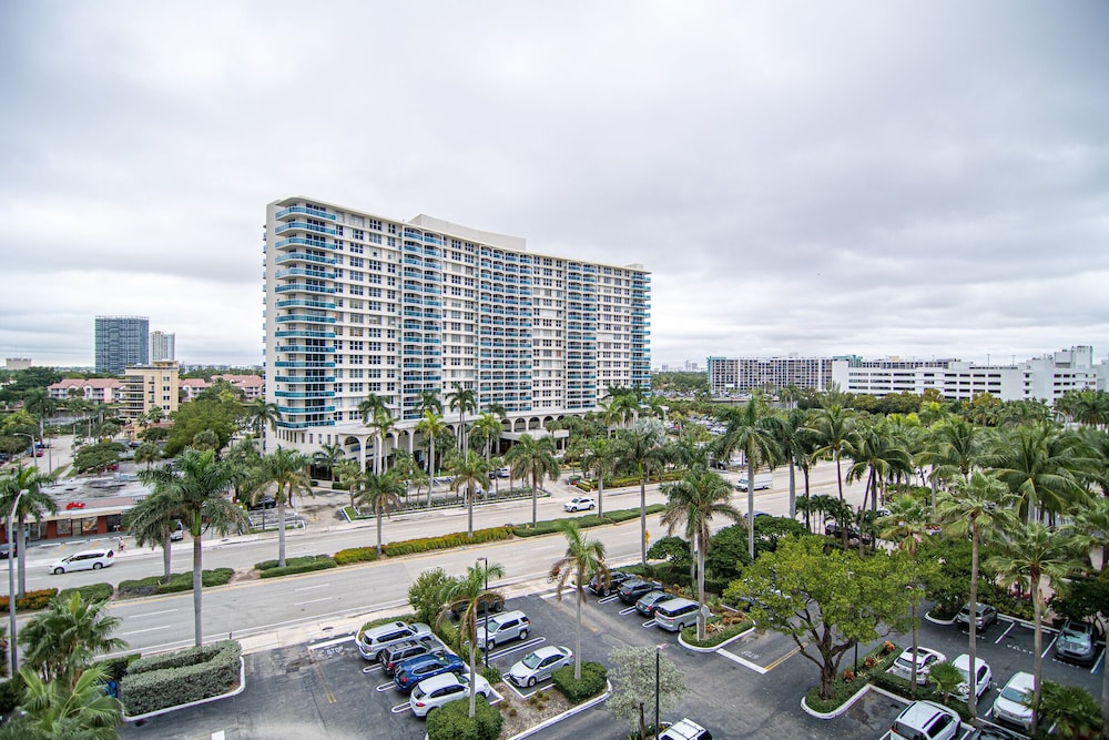 The Tides by Miami Te Espera