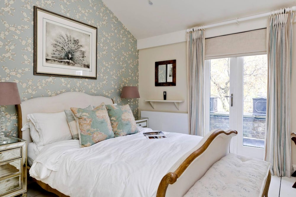 Delightful 3-bed Family Home Bayswater