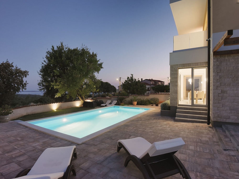 Villa in Peroj With Pool Near Barbariga Beach view 4