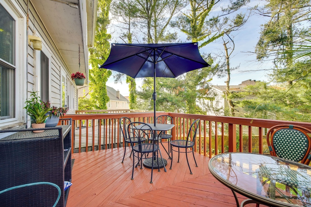 2 Blocks to Beach: Walkable Woodmont Village Home