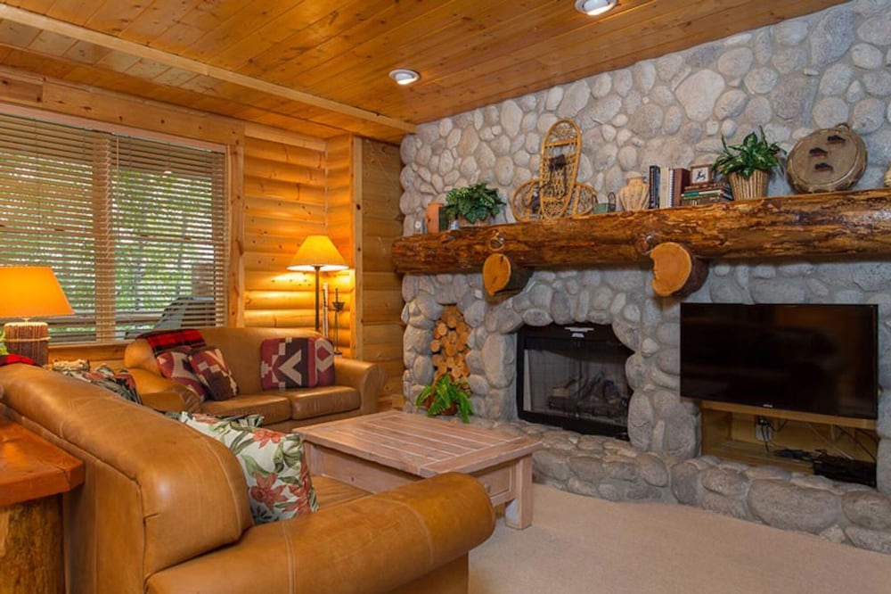 Comstock Lodge at Deer Valley Resort - Two Bedroom Condo with Hot Tub #202 2 Condo