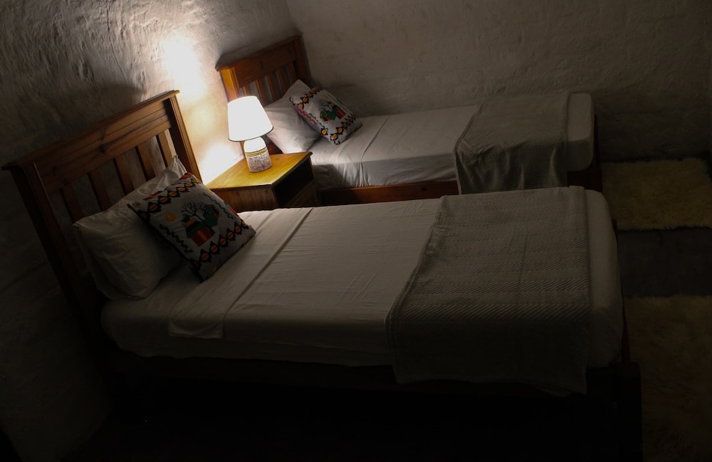 3 Bedroom House Sleeps 6, Mini Bar, Free Parking view 3