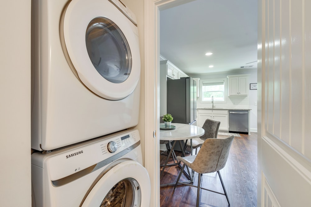 Steps to River + Shops: Downtown Helen Retreat!