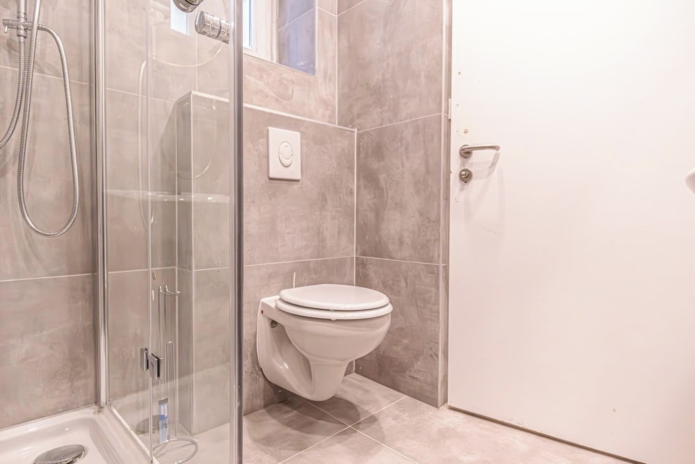 Group Friendly 4BR Near Westbahnhof