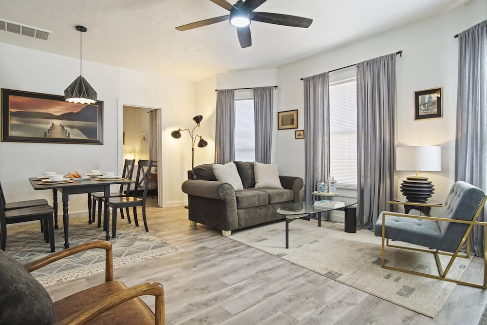 Oklahoma City Vacations - 3-story 6-bedroom 4 Bathrooms 3min-asian Dist - Property Image 75