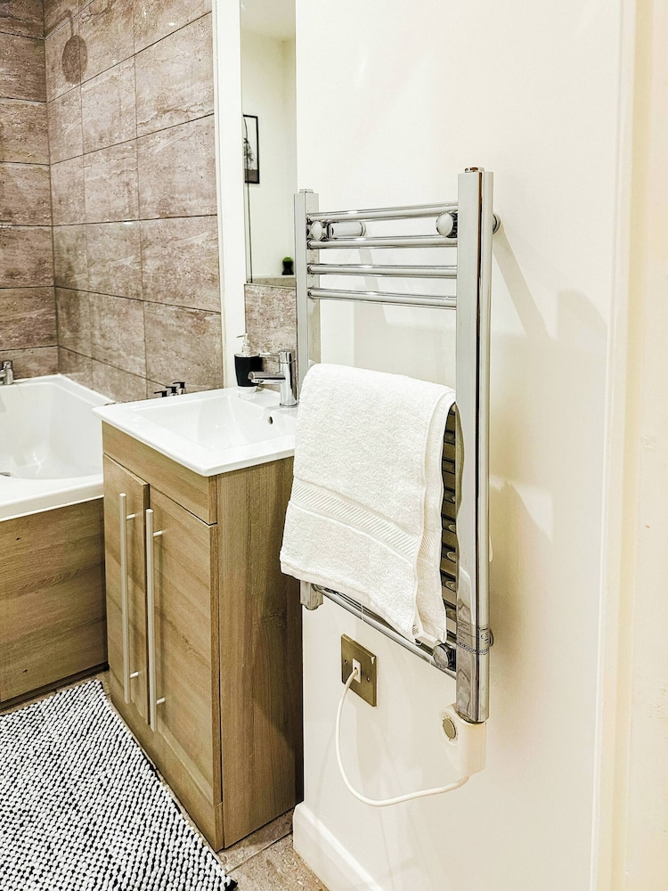 Spacious City Centre Apartment for Up to 5