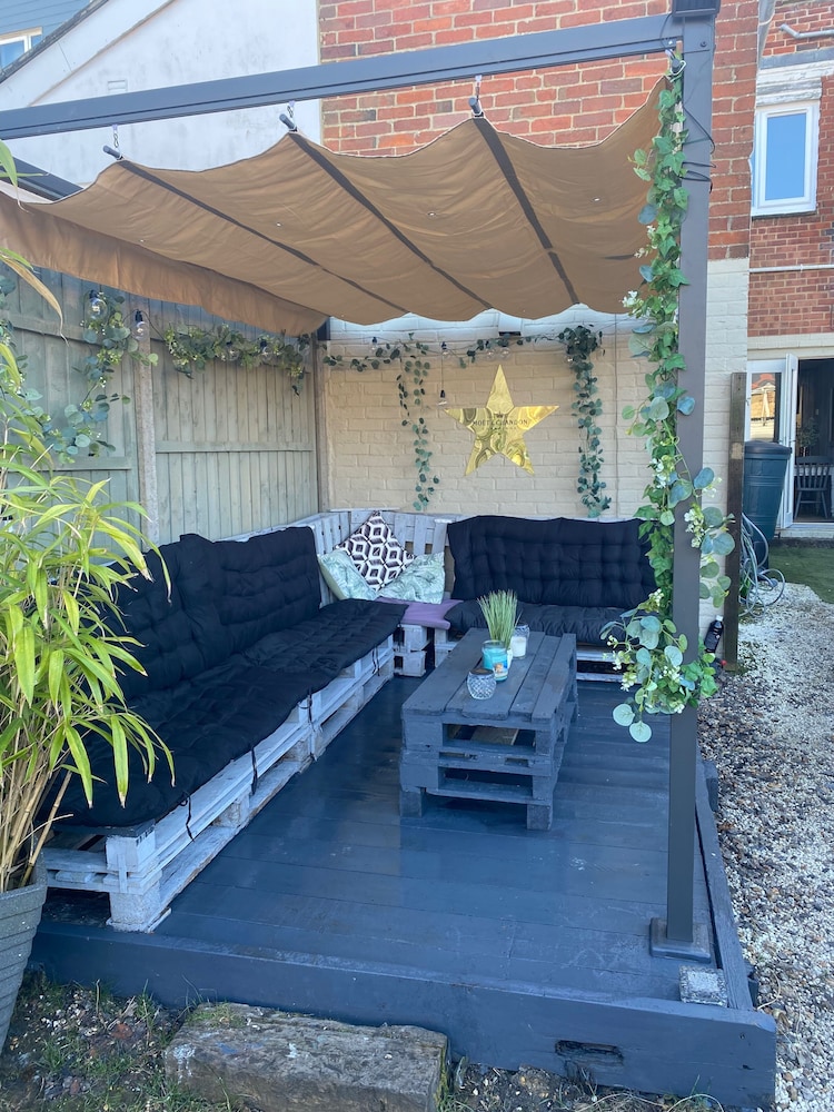 Isle Escape Retreat- Sleeps 4, Garden & Games Room