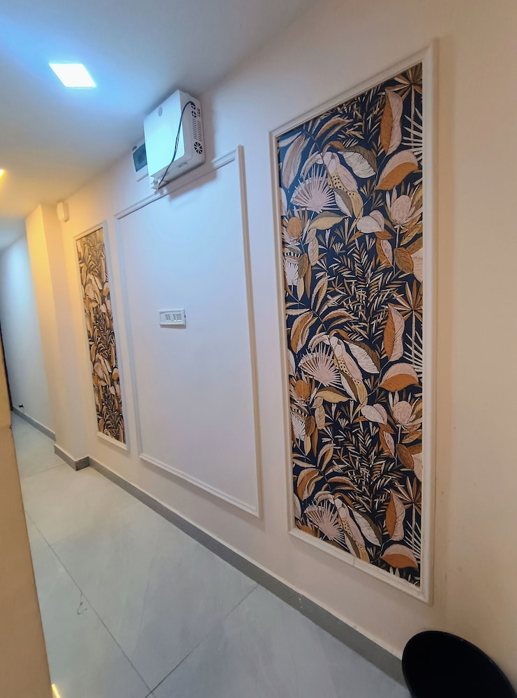 Shri Radha hotels