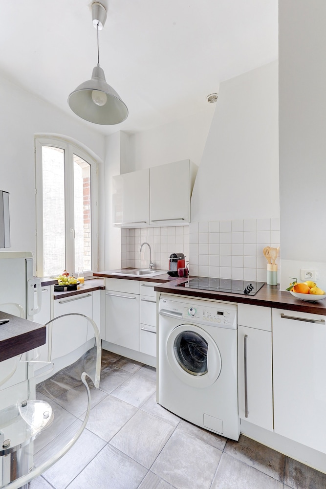 Elegant 1BR Steps to Marais & Louvre