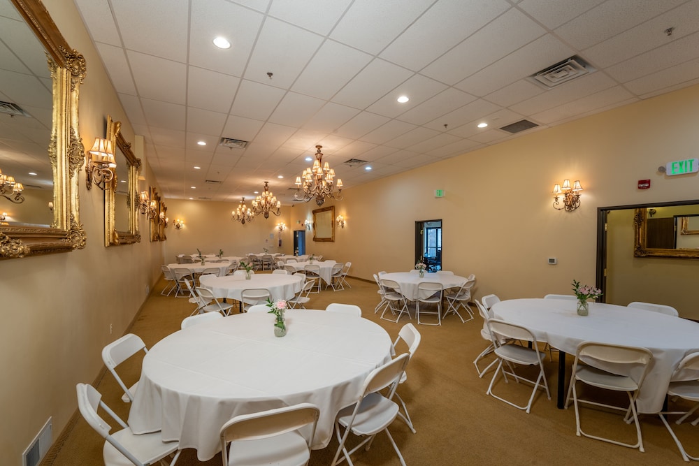 Silverland Inn and Suites - Property Image 6