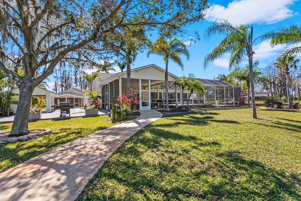 Luxe Waterfront Hideaway w Pool & Pirate Ship Dock