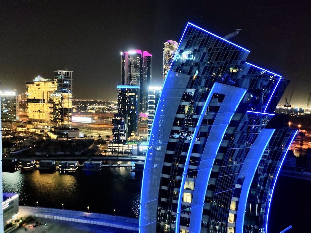 LuxBnB Vera Residences I Skyline Views