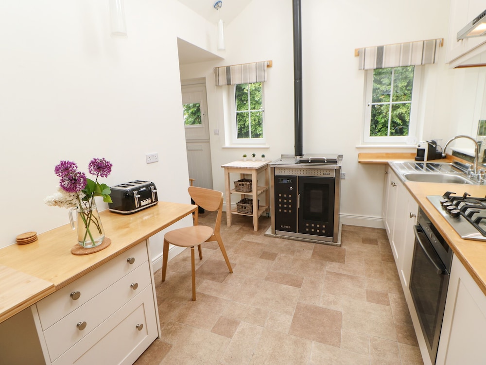 The Cottage, 5 Richley Terrace