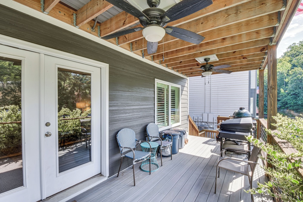 Lakefront Fun Near Clemson! Retreat w/ Pool Access